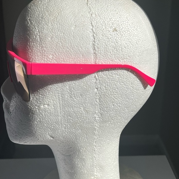 Women’s Racer Crystal Shield Sunglasses. Color: Hot Pink. NWOT. Great Condition. - Picture 3 of 4